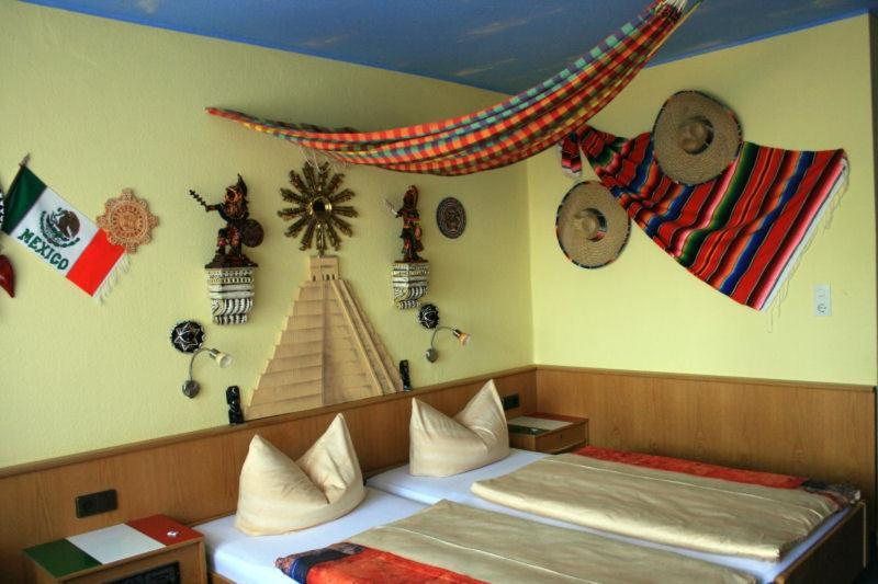 Themen Hotel Terrassen Cafe Бад-Мюндер-ам-Дайстер Экстерьер фото
