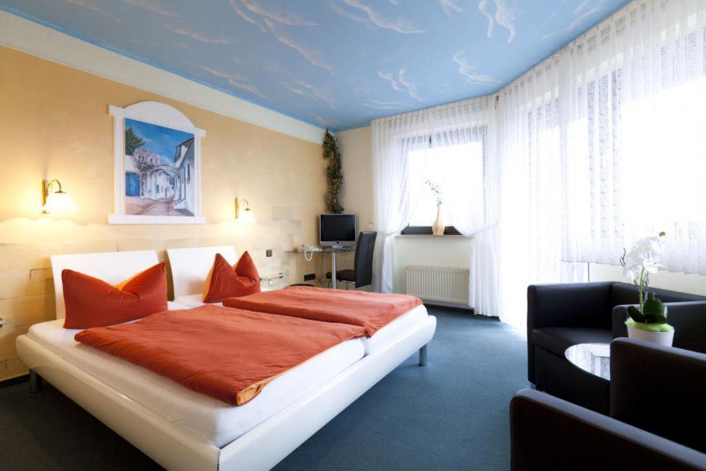 Themen Hotel Terrassen Cafe Бад-Мюндер-ам-Дайстер Экстерьер фото
