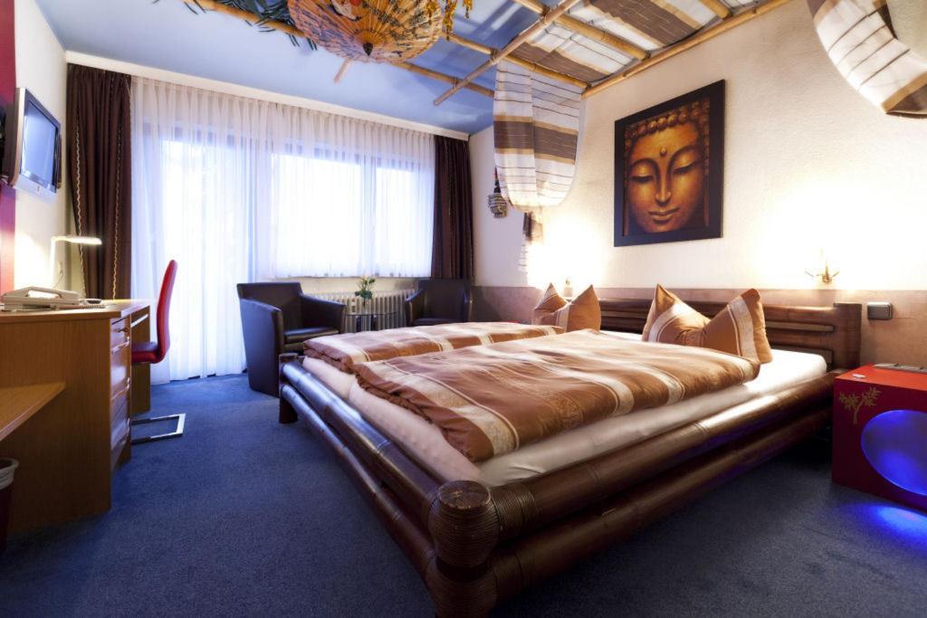 Themen Hotel Terrassen Cafe Бад-Мюндер-ам-Дайстер Экстерьер фото
