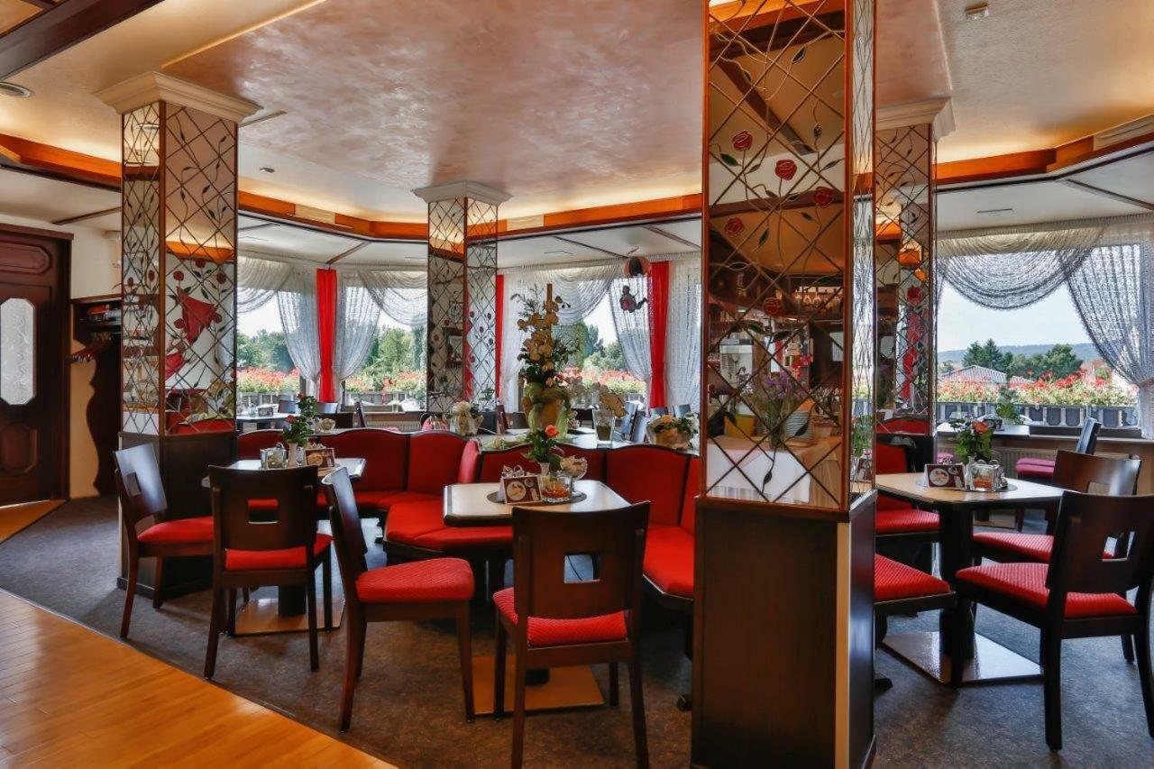 Themen Hotel Terrassen Cafe Бад-Мюндер-ам-Дайстер Экстерьер фото